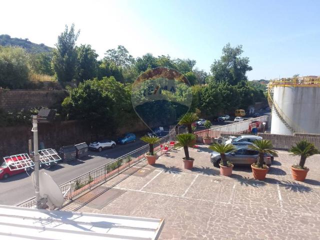 Locale Commerciale in vendita a Camaldoli, Pianura