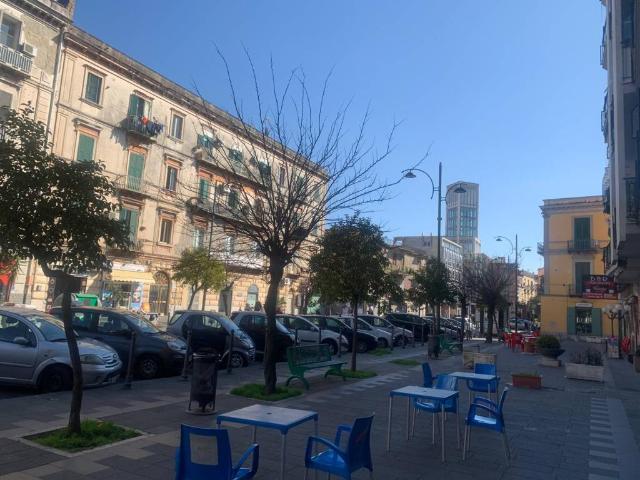 Locale Commerciale in vendita a Municipalità 6, Campania