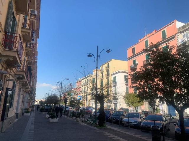 Locale Commerciale in vendita a Municipalità 6, Campania