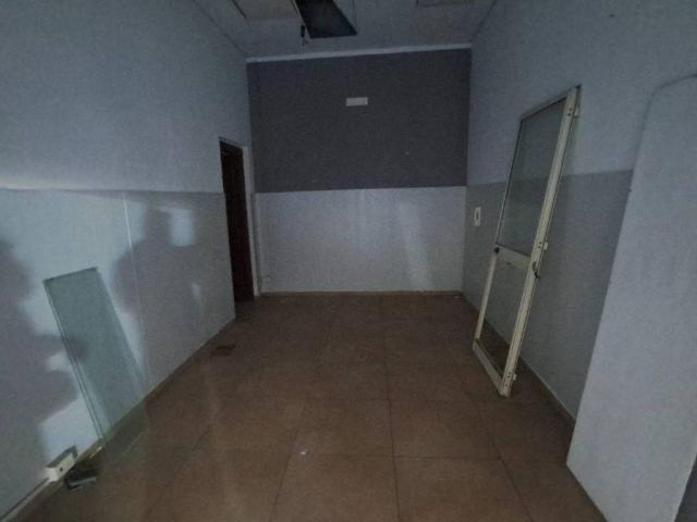 Locale Commerciale in vendita a Municipalità 4, Campania