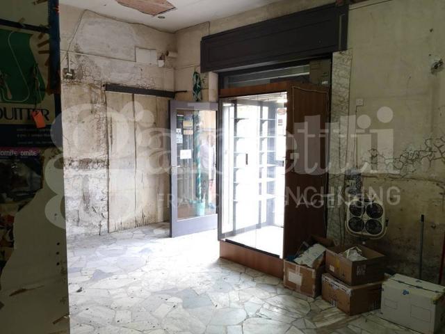 Locale Commerciale in vendita a Municipalità 10, Campania