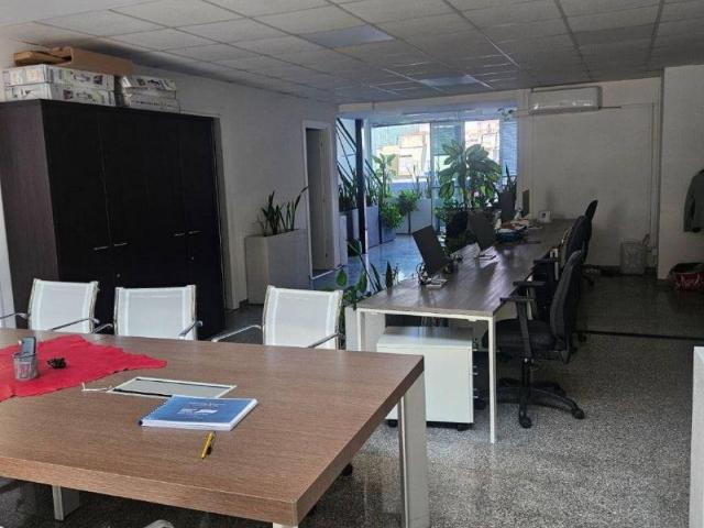 Locale Commerciale in vendita a Municipalità 4, Campania