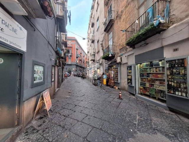 Locale Commerciale in vendita a Municipalità 5, Campania