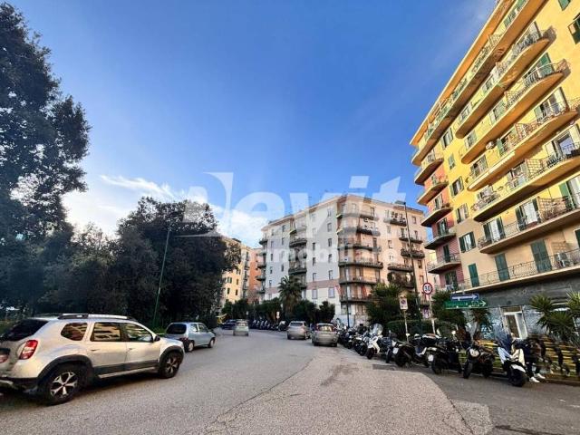 Locale Commerciale in vendita a Municipalità 5, Campania