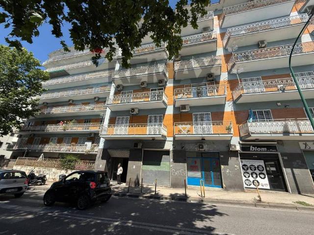 Locale Commerciale in vendita a Municipalità 5, Campania