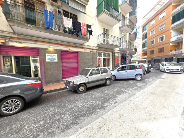 Locale Commerciale in vendita a Municipalità 7, Campania