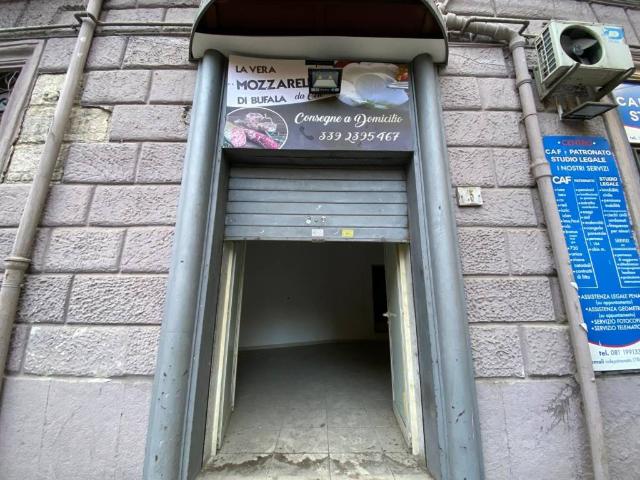 Locale Commerciale in vendita a Municipalità 3, Campania