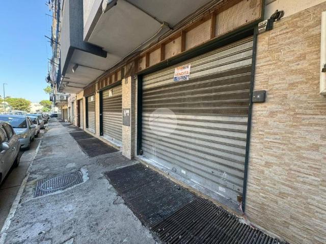 Locale Commerciale in vendita a Municipalità 7, Campania