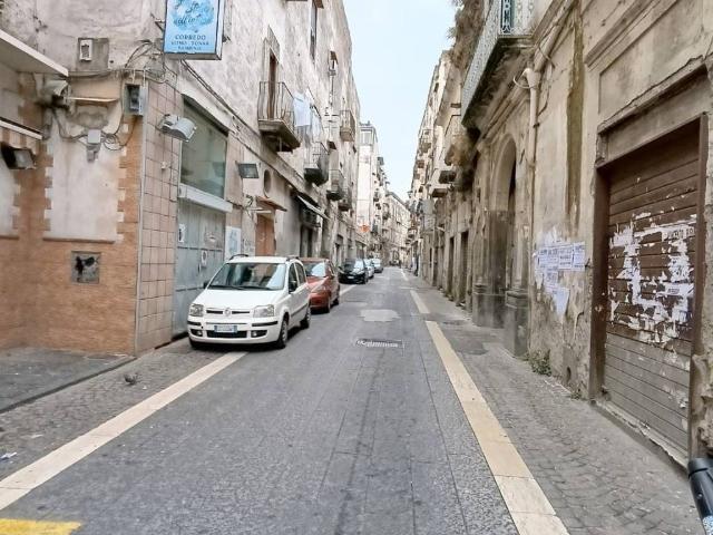 Locale Commerciale in vendita a Municipalità 6, Campania