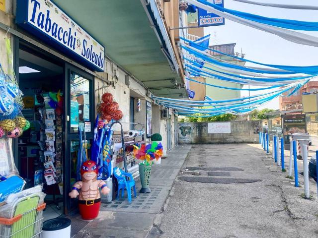 Locale Commerciale in vendita a Capodimonte, Napoli
