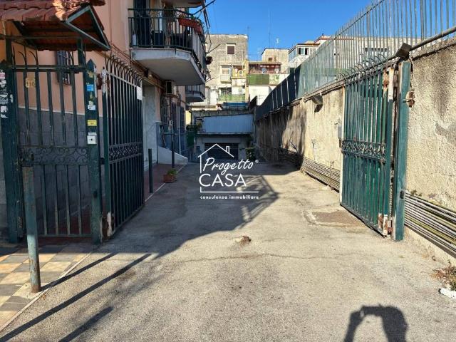 Locale Commerciale in vendita a Municipalità 6, Campania