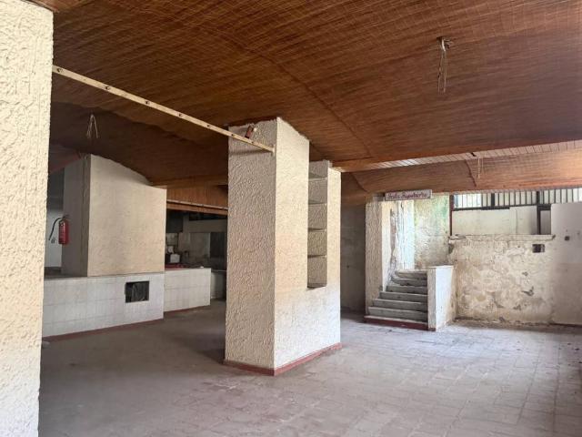 Locale Commerciale in vendita a Municipalità 3, Campania