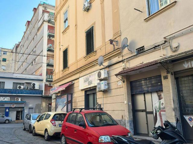 Locale Commerciale in vendita a Municipalità 10, Campania