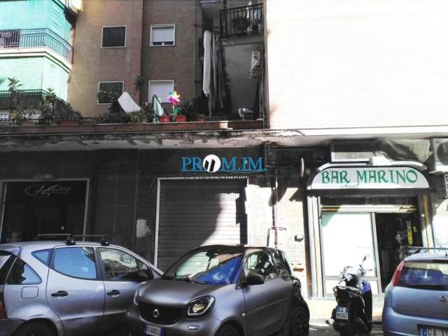 Locale Commerciale in vendita a Municipalità 3, Campania