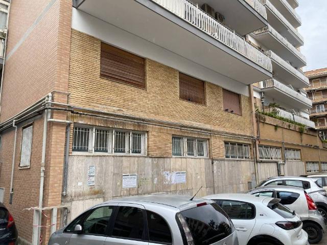 Locale Commerciale in vendita a Municipalità 10, Napola
