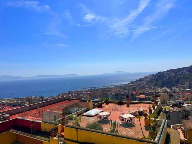 Locale Commerciale in vendita a Municipalità 5, Campania