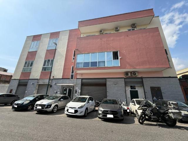 Locale Commerciale in vendita a Municipalità 6, San Giovanni A Teduccio