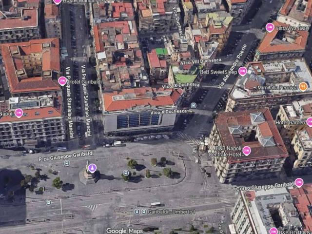 Locale Commerciale in vendita a Municipalità 4, Campania