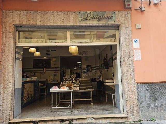 Locale Commerciale in vendita a Municipalità 1, Campania
