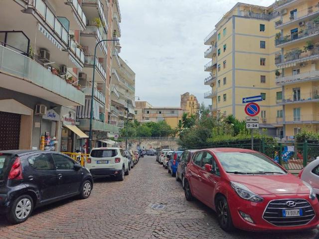 Locale Commerciale in vendita a Municipalità 5, Campania