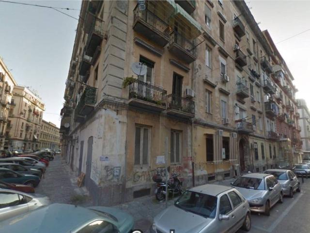 Locale Commerciale in vendita a Municipalità 4, Campania