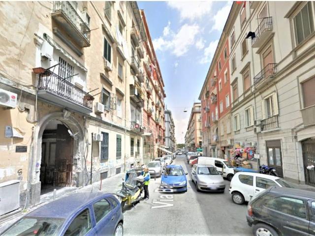 Locale Commerciale in vendita a Municipalità 4, Campania