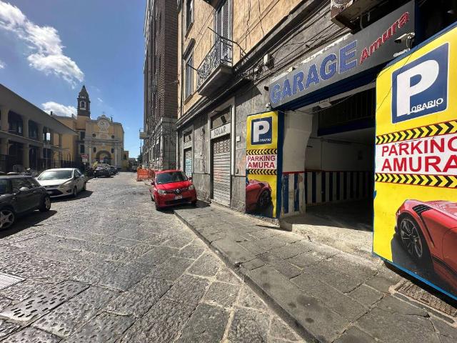 Locale Commerciale in vendita a Municipalità 2, Campania