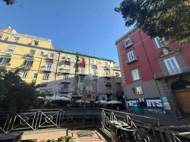 Locale Commerciale in vendita a Municipalità 4, Campania