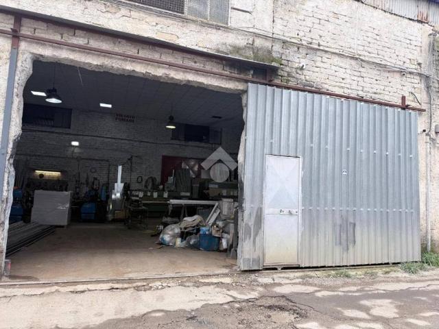 Locale Commerciale in vendita a Municipalità 6, Campania