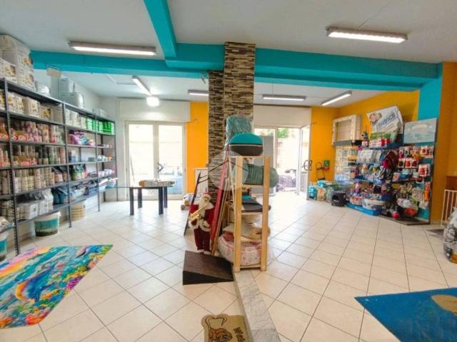 Locale Commerciale in vendita a Municipalità 5, Campania
