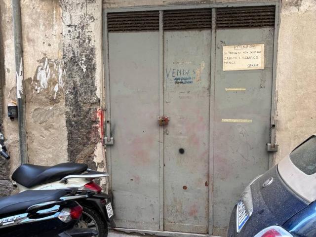 Locale Commerciale in vendita a Municipalità 1, Campania