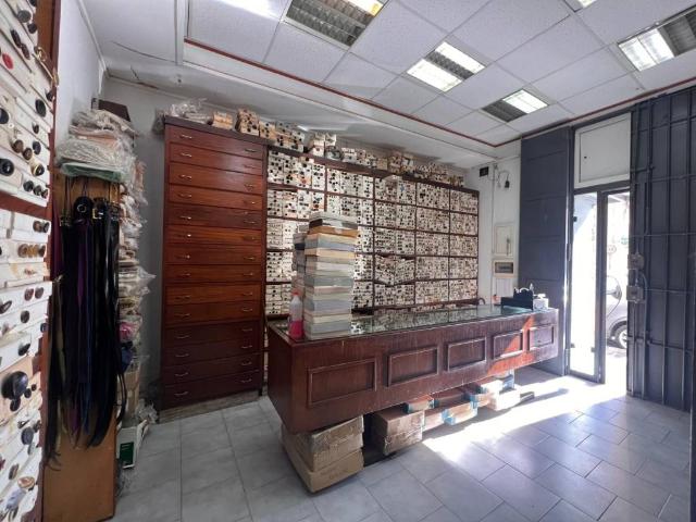 Locale Commerciale in vendita a Municipalità 2, Campania
