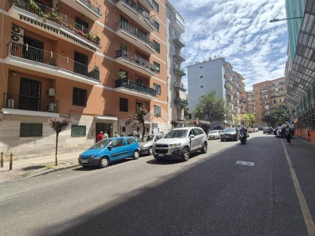 Locale Commerciale in vendita a Municipalità 5, Campania