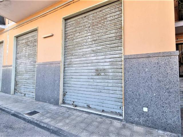 Locale Commerciale in vendita a Municipalità 10, Campania