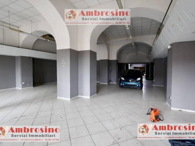 Locale Commerciale in vendita a Municipalità 4, Campania
