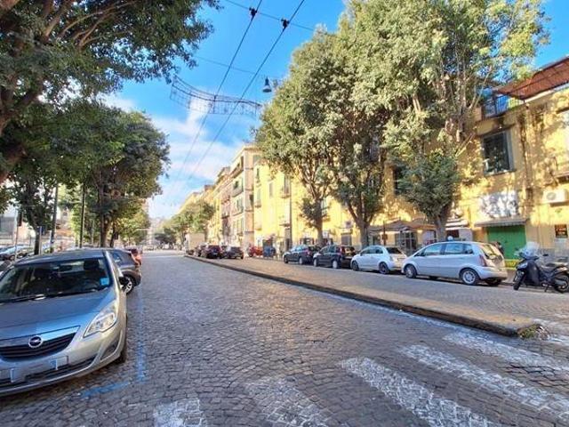 Locale Commerciale in vendita a Municipalità 3, Campania