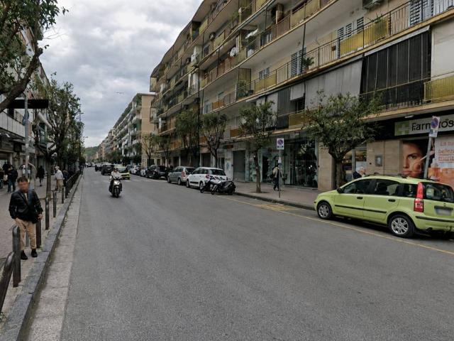 Locale Commerciale in vendita a Camaldoli, Campania