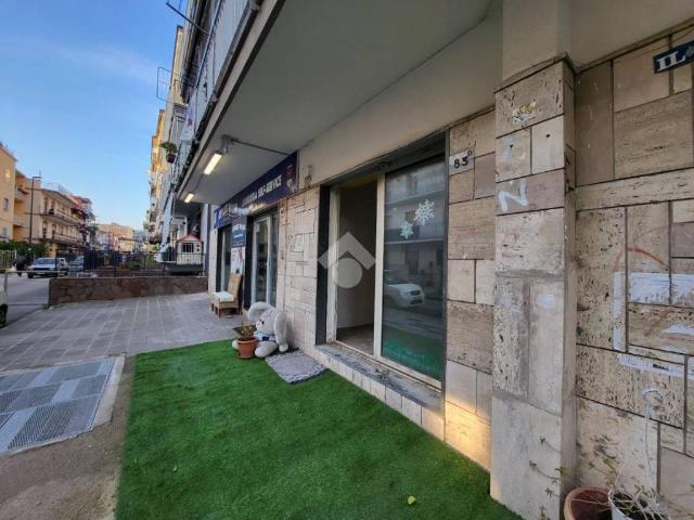 Locale Commerciale in vendita a Camaldoli, Pianura