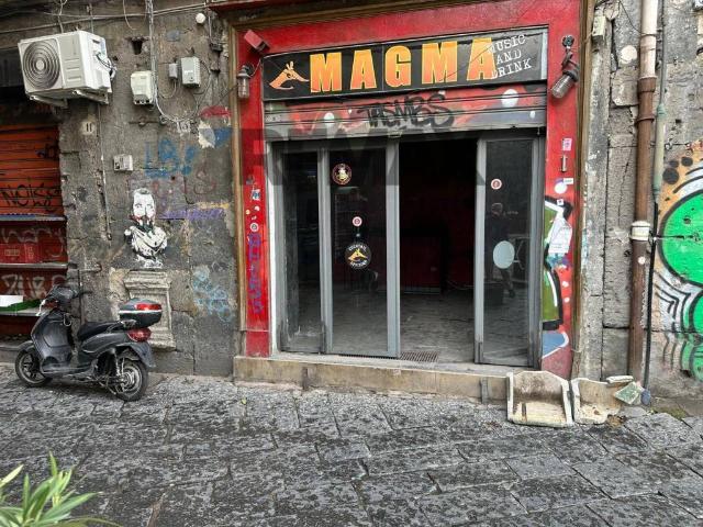 Locale Commerciale in vendita a Municipalità 2, Campania