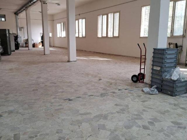 Locale Commerciale in vendita a Municipalità 8, Piscinola