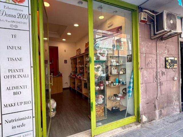 Locale Commerciale in vendita a Camaldoli, Campania