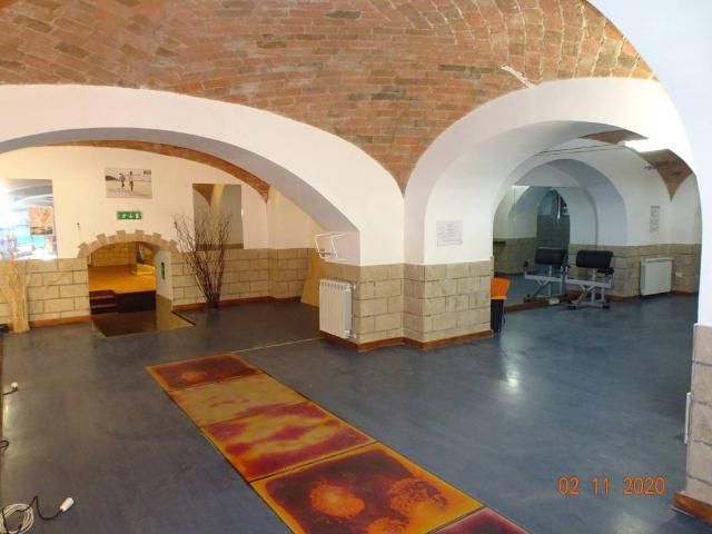 Locale Commerciale in vendita a Municipalità 1, Campania