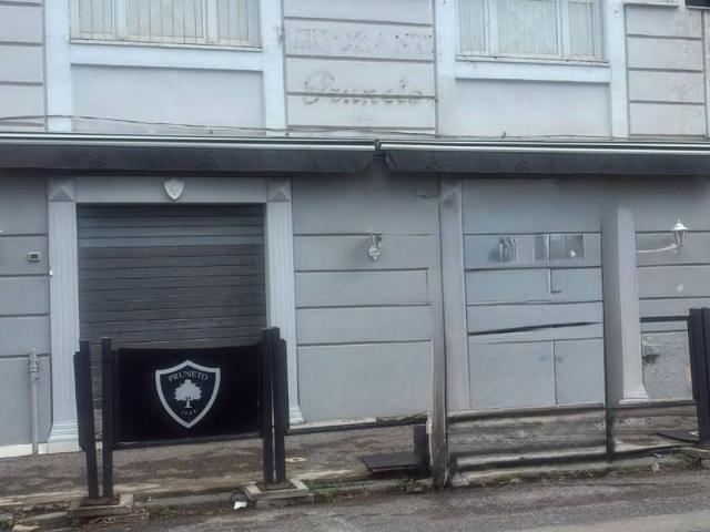 Locale Commerciale in vendita a Coroglio, Campania