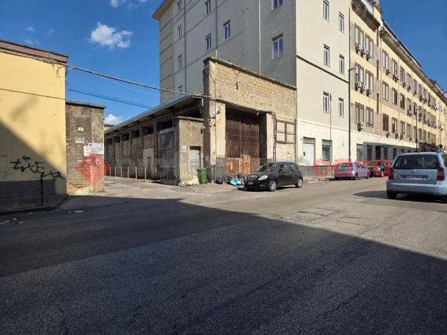 Locale Commerciale in vendita a Municipalità 6, San Giovanni A Teduccio