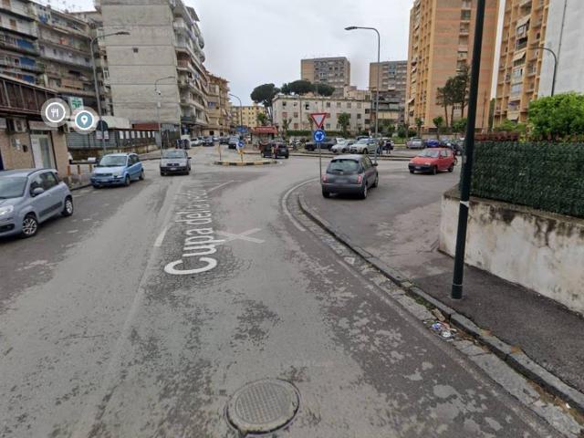 Locale Commerciale in vendita a Municipalità 7, Miano