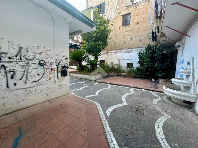Locale Commerciale in vendita a Municipalità 7, Miano
