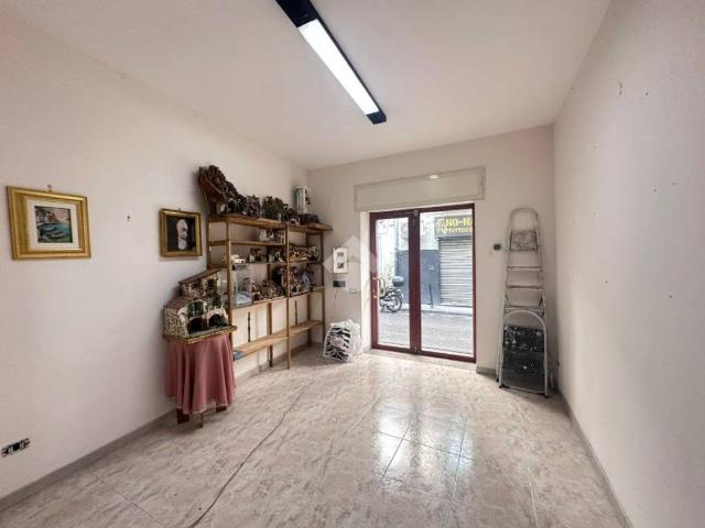 Locale Commerciale in vendita a Municipalità 7, Miano
