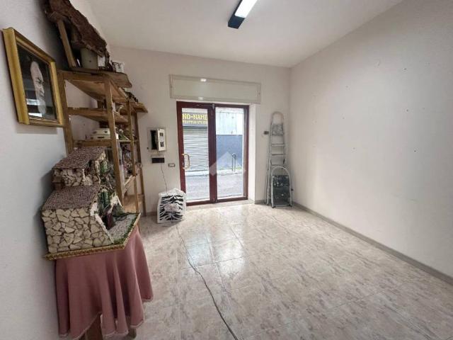 Locale Commerciale in vendita a Municipalità 7, Miano