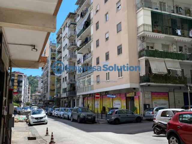 Locale Commerciale in vendita a Municipalità 10, Campania
