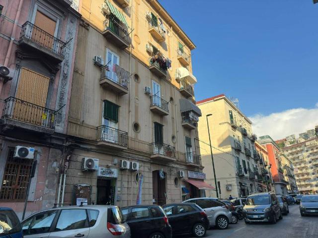 Locale Commerciale in vendita a Municipalità 10, Campania